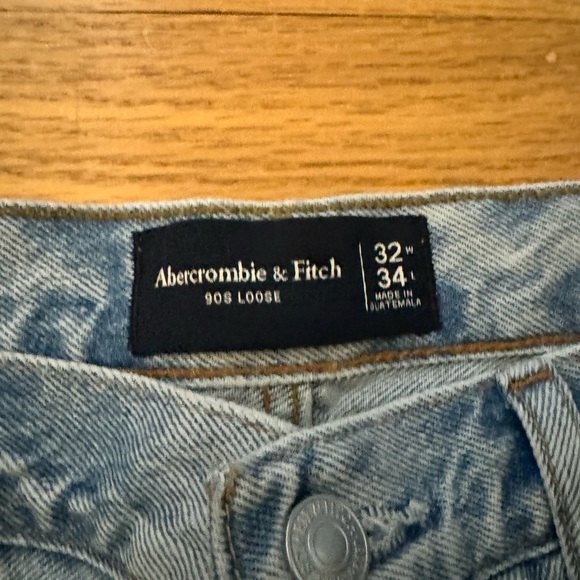 Abercrombie loose 90’s Jeans - Picture 2 of 4